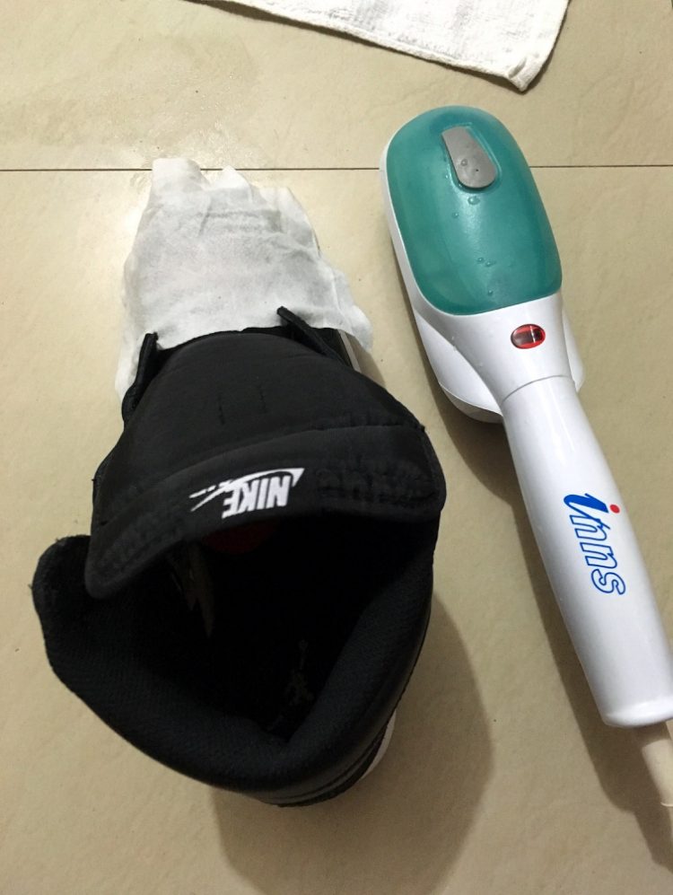 aj1禁穿黑红樱木,aj1倒钩藤原浩低帮真假