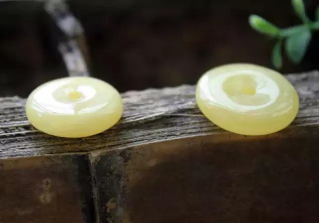 蜜蜡原本的模样,蜜蜡最后变的样子