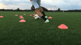 带球过杆的距离,足球带球过杆训练