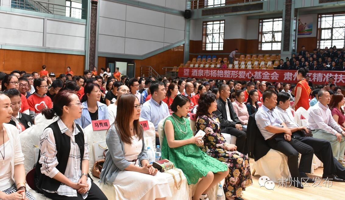 爱心人士出手温暖寒门学子求学路,爱心助力寒门学子活动