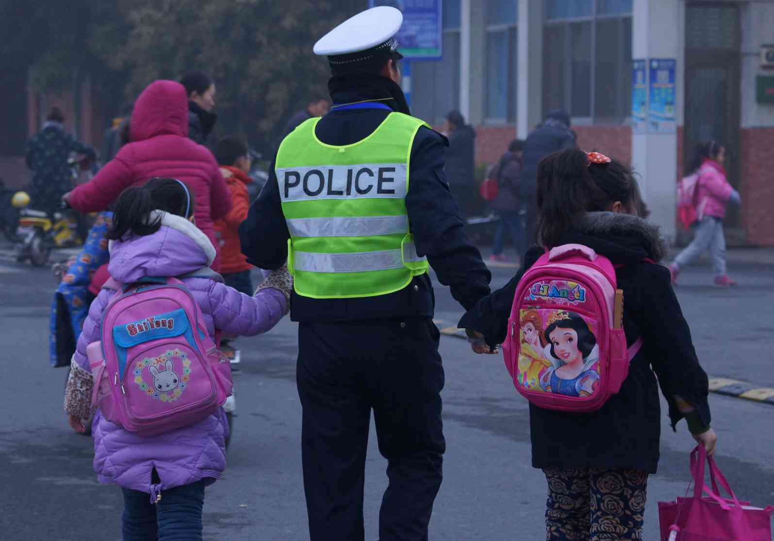 为什么很多人对交警感到不满,交警的辛苦体现在哪些方面