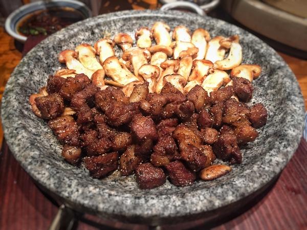 石锅鱼好处,原生态石锅鱼美味