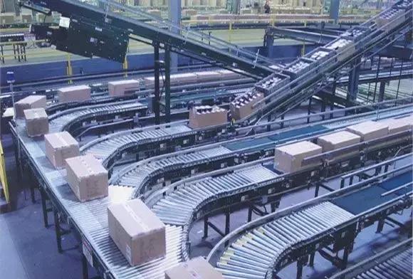 从跑运输到拥有物流公司，他的秘诀是读懂这两大政策