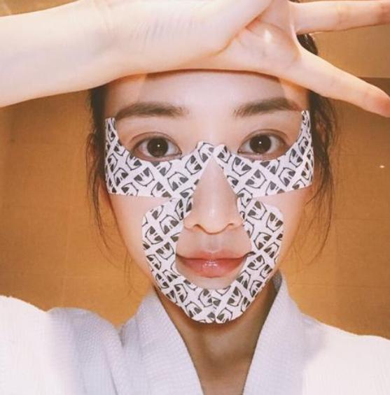 法令纹太深怎样消除,法令纹这么显老得如何搞定