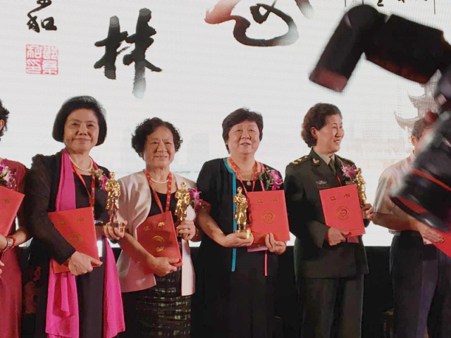 清华长庚妇产科廖秦平教授获第五届“妇产科好医生林巧稚杯”奖