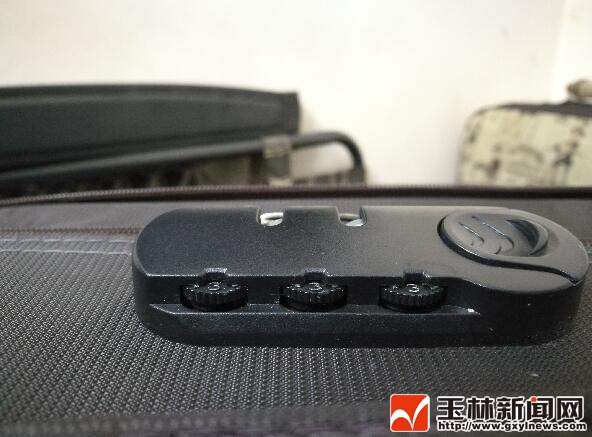 密码行李箱忘记密码如何快速打开,正确打开不用密码的行李箱方式