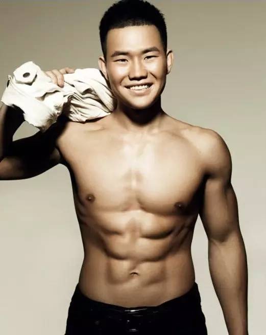 激萌正太到肌肉型男，这些人到底开了什么挂？