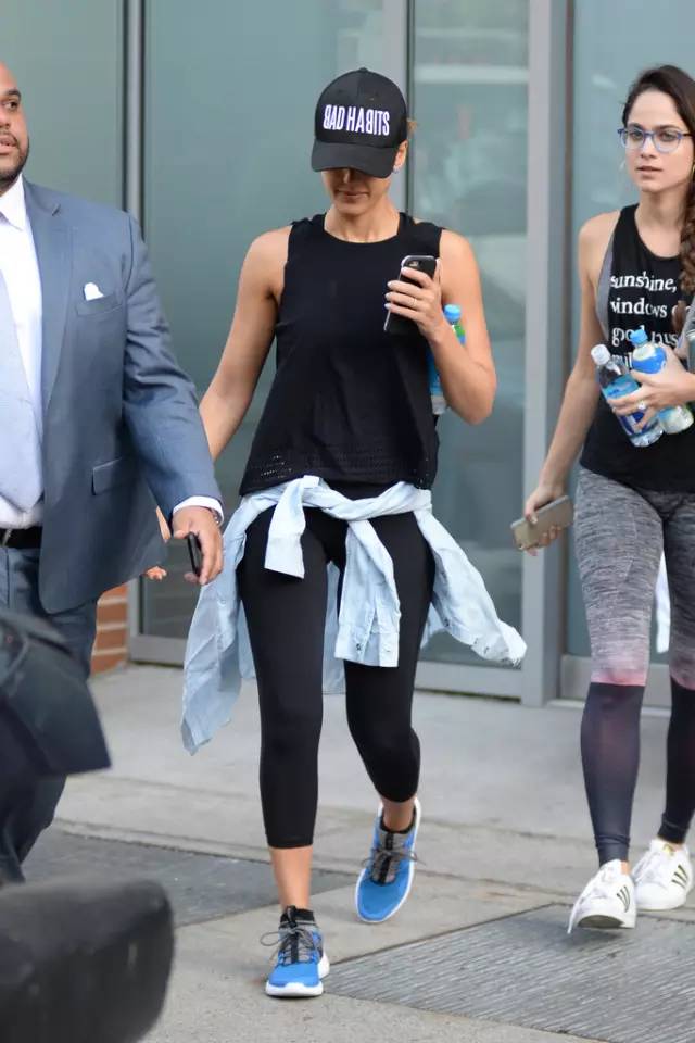 不穿高跟鞋走路有气质,不穿高跟鞋有气质吗