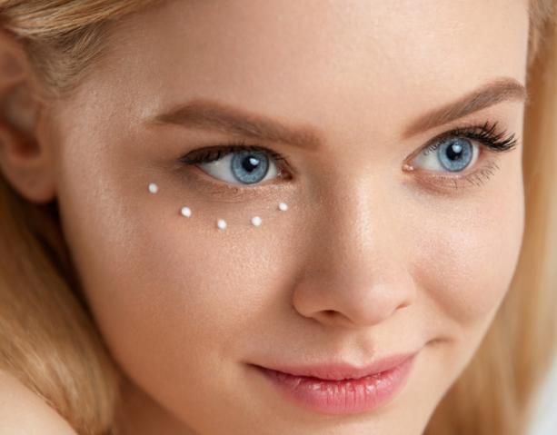 长了一颗脂肪粒长在眼角怎么去除,长了脂肪粒该怎样去除