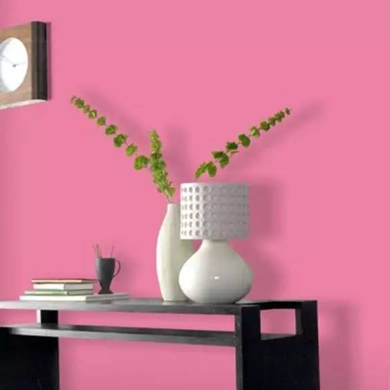 粉色卫衣搭配灰色直筒裤,粉色毛衣搭配灰色阔腿裤