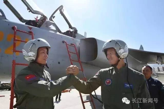 记者手记：天山脚下的中国好男儿