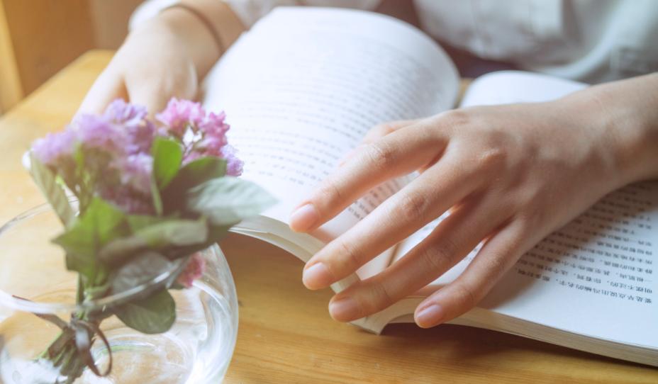 秋天手部皲裂干燥怎样做好,入秋手干燥裂口怎么回事