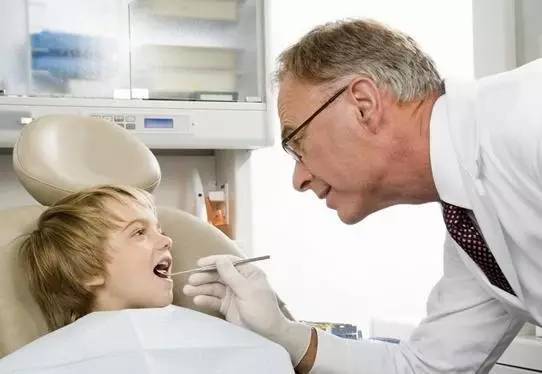 在美国脱臼,脱臼在国外是如何治疗的