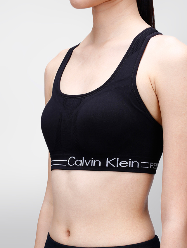 不穿高跟鞋走路有气质,不穿高跟鞋有气质吗