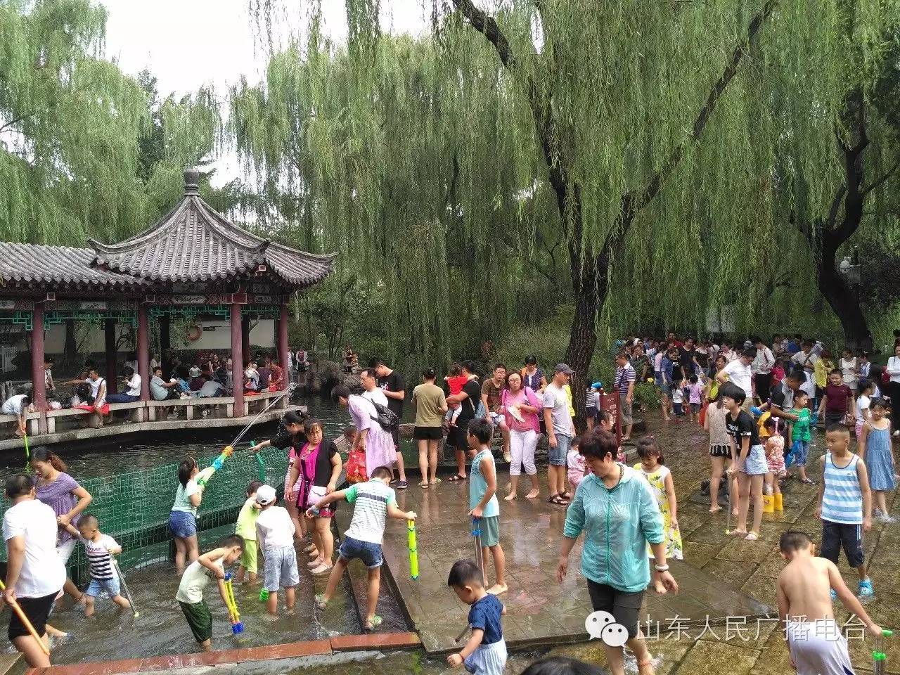 五龙潭泼水节，全家一起嗨翻天