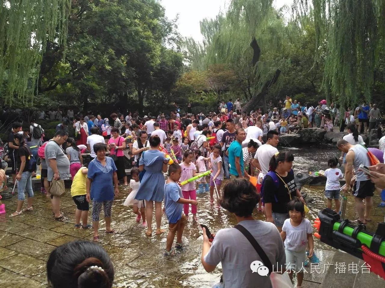 五龙潭泼水节，全家一起嗨翻天