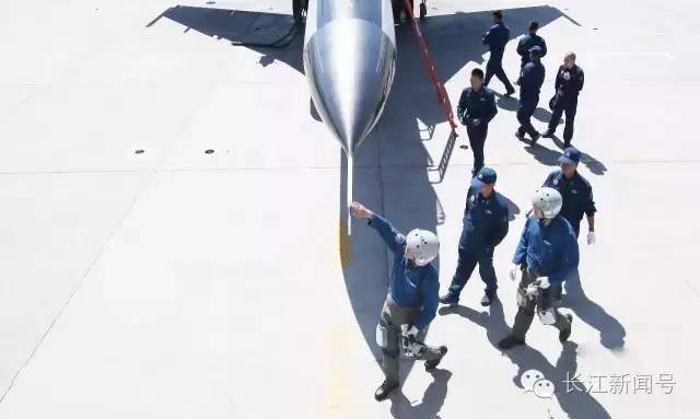 记者手记：天山脚下的中国好男儿