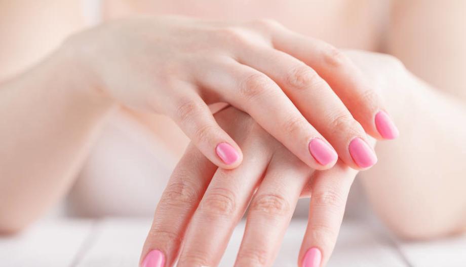 秋天手部皲裂干燥怎样做好,入秋手干燥裂口怎么回事