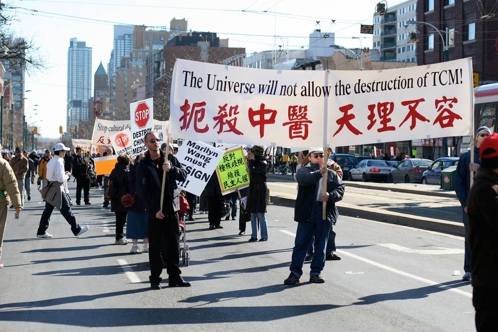 美国金牌得主赴京体验传统中医，当晚被我领进足疗保健打了一针兴奋剂