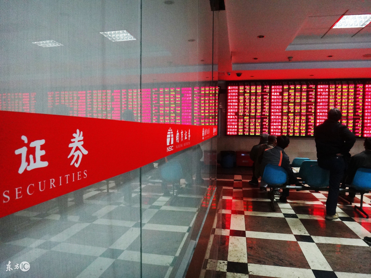 西仪股份由涨转跌是洗盘还是出货,西仪股份今日资金流入情况