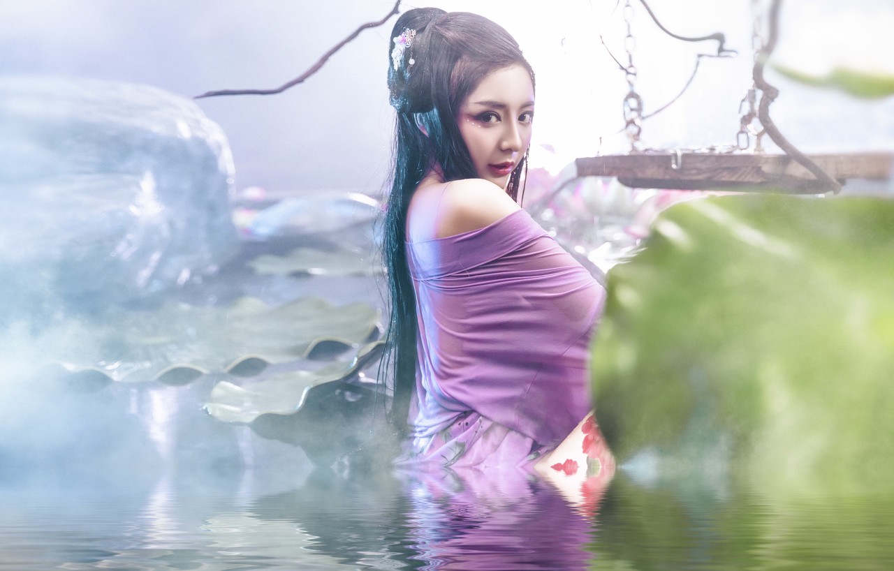 废弃小伙现场炼丹被质疑,废材小伙炼的丹药竟遭神兽疯抢