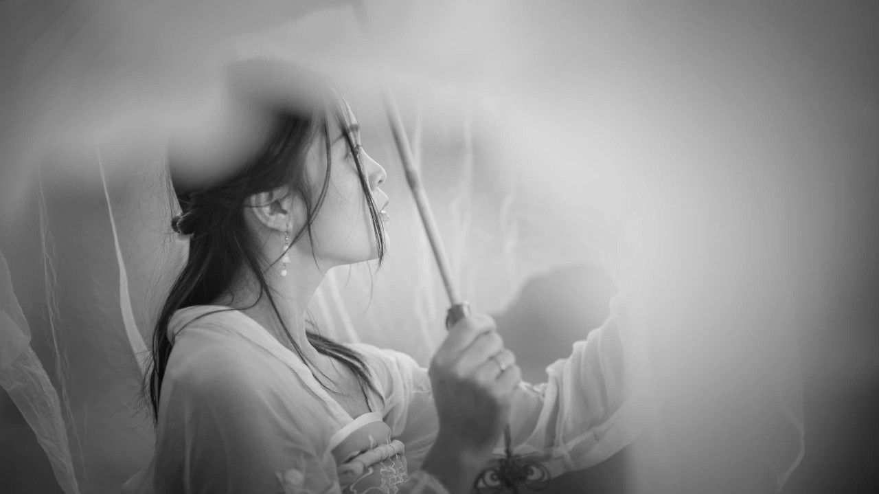 故事:丫鬟替她觉得不值,她倒没当回事,俩人决定出门转转