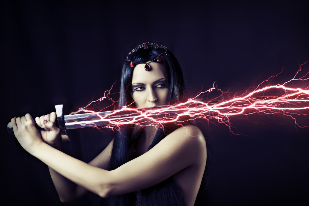 小说：南方离地焰光旗，惊现五彩凤凰