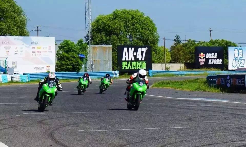 川崎250ninja测评,14年川崎ninja250值得购买吗