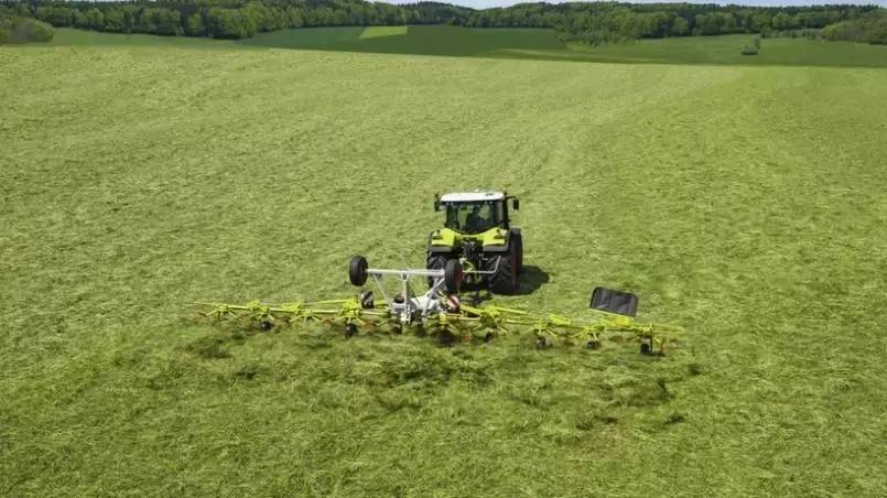 进口牧草割晒机多少钱一台,牧草翻晒机一机两用