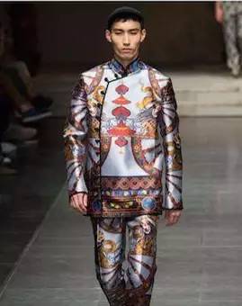 从红毯到春晚,我只看懂了一个词:“猴腮雷”!