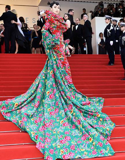 从红毯到春晚,我只看懂了一个词:“猴腮雷”!