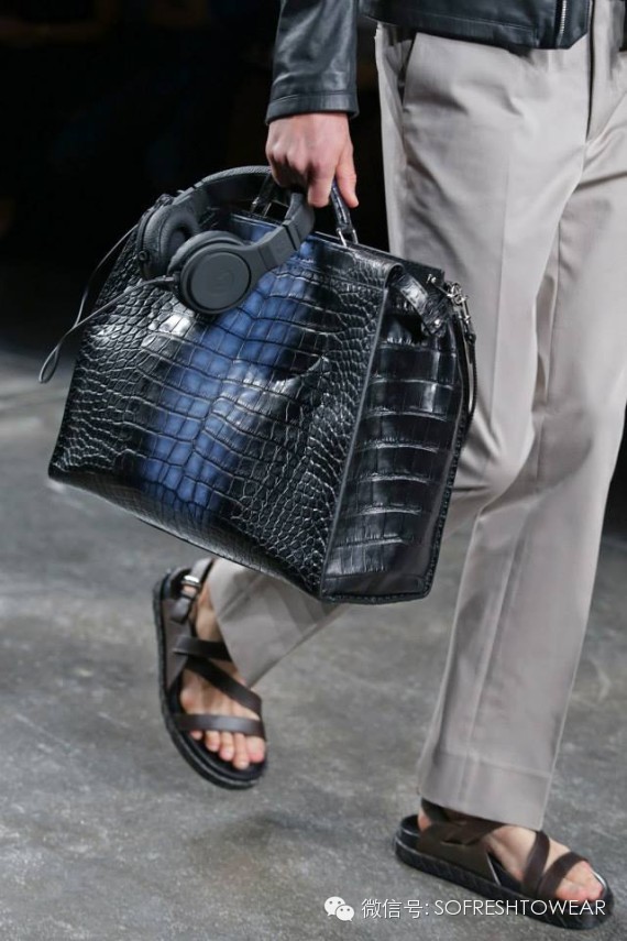 为了让宅男们穿得更好看，时尚圈也是操碎了心