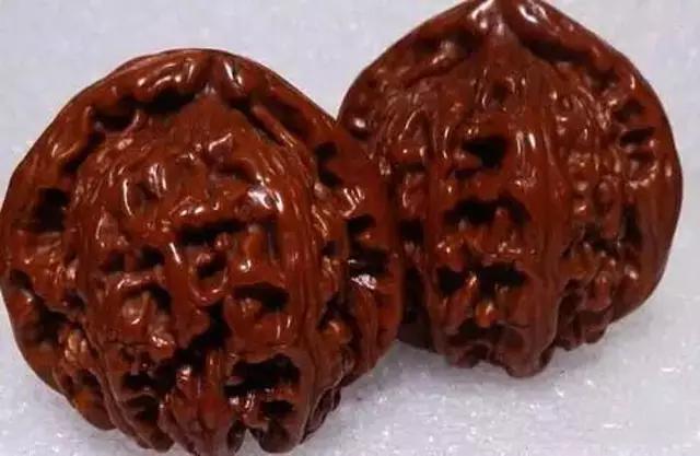文玩核桃开裂最好的补救办法,怎么才能让文玩核桃开裂