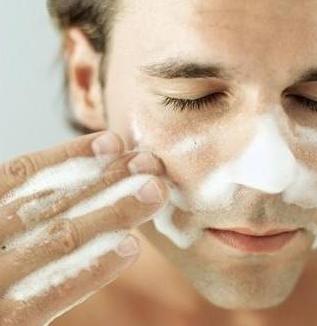 男生脸部皮肤差怎么改善,男生皮肤差用什么护肤品