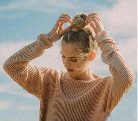 随手扎的丸子头总比认真扎的好看,随手扎起来丸子头