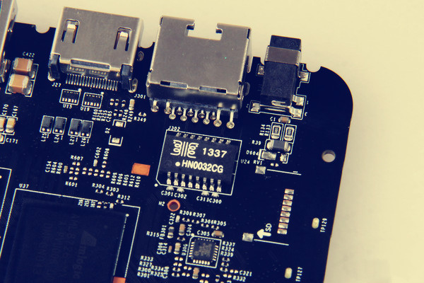 YunOS天猫魔盒1S硬件拆解