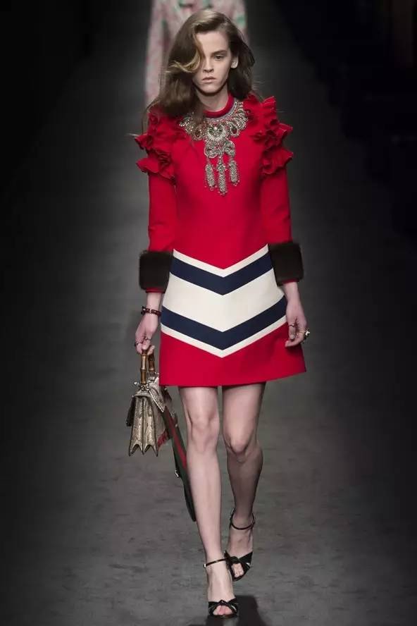 宋茜迪奥马面裙,和宋茜撞衫紫色长裙