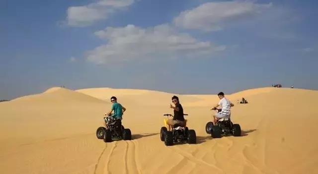 西安边上有个“沙坡头”，沙场冲浪、露营赏月，聊咋咧！