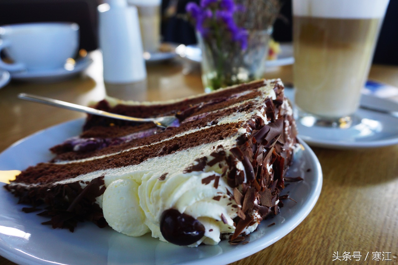 踩到黑森林的泉水，就能娶到弗莱堡的漂亮妞儿！