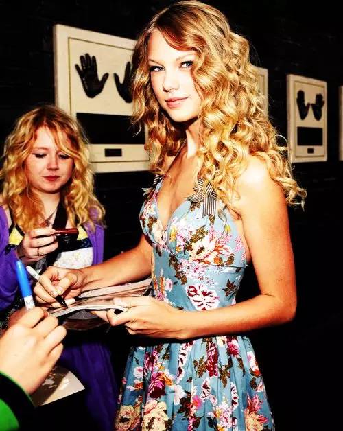 想和霉霉一样斩获男神,你需要的是一个复古style