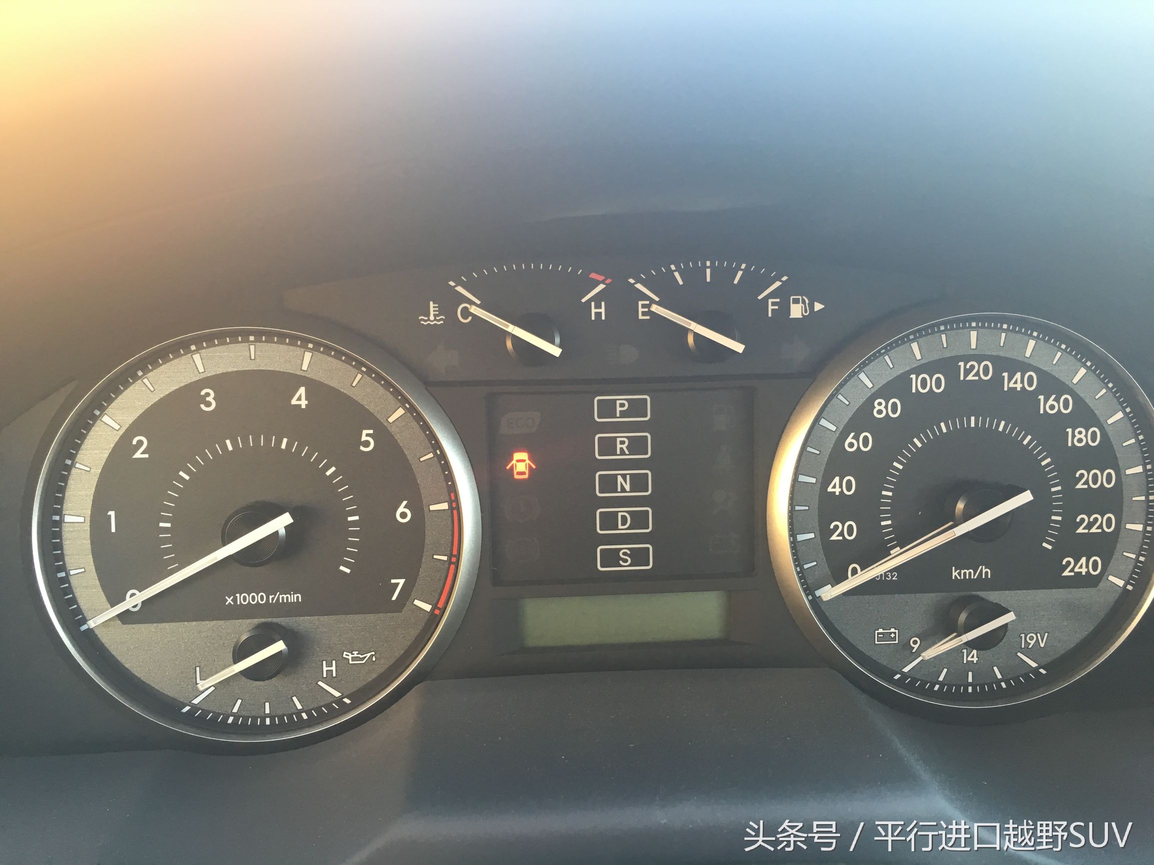 兰德酷路泽和路虎卫士110哪个好,兰德酷路泽2024款越野测试