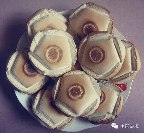 跟着影帝黄渤去尝尝青岛的美食