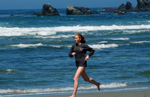 跑步后脚肿了怎么回事,跑步脚肿了怎么快速消肿