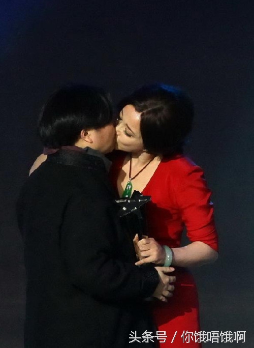 演艺圈最激烈的同性之吻范冰冰、刘晓庆激吻导演