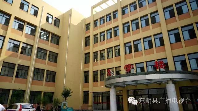 实拍：菏*东泽**明一中新校区！