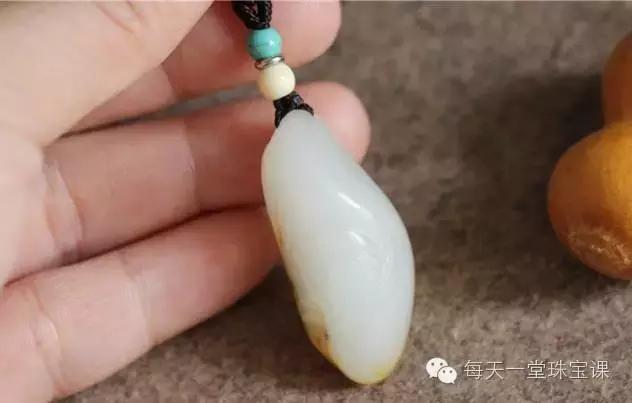 为什么刚买的玉石变色,新买的玉变黄是什么原因