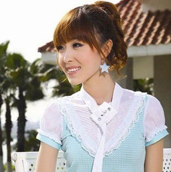 卷发低马尾辫怎么扎蓬松而好看,心机马尾辫怎么扎显头发蓬松