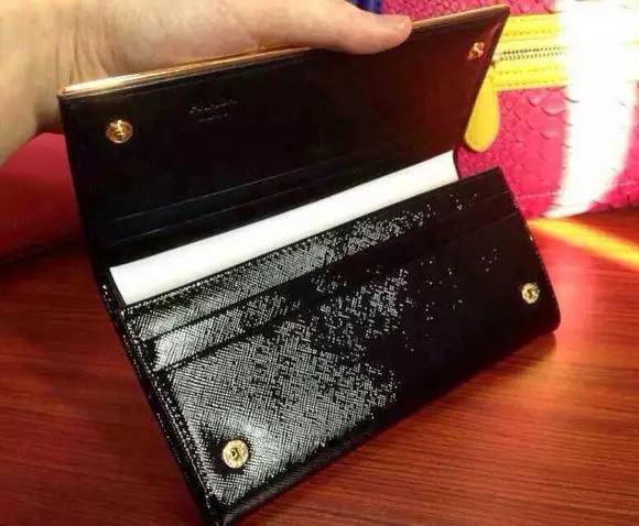 我家是开精仿奢侈品工厂的，我来告诉你奢侈品A货的那些事