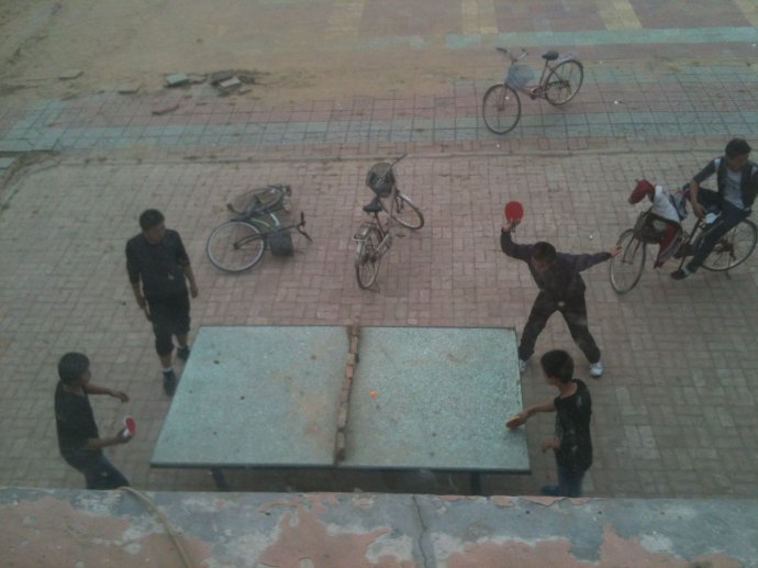 为什么瘪的乒乓球用开水烫会还原,怀念小时候一起玩的旧乒乓球