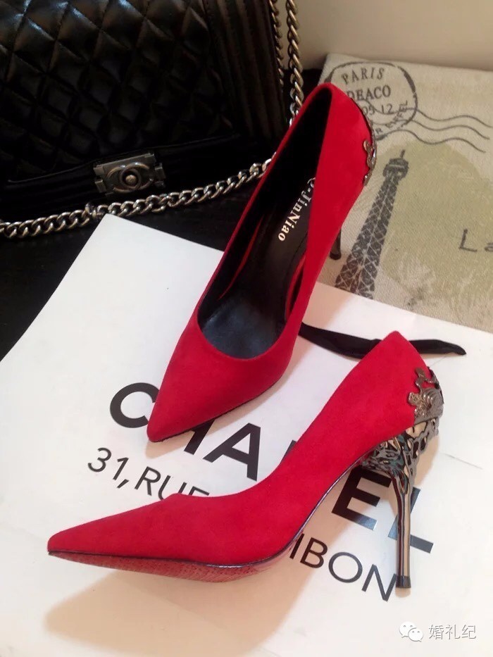 新娘鞋子婚鞋大红3厘米款式,结婚穿的大红婚鞋还可以自己穿吗